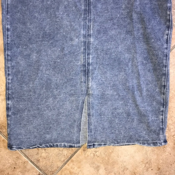 Denim like stretch pencil skirt with zipper midi - Picture 5 of 10